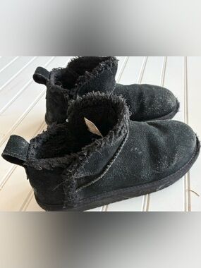 KOOLABURRA by Uggs girls size 2 black boots